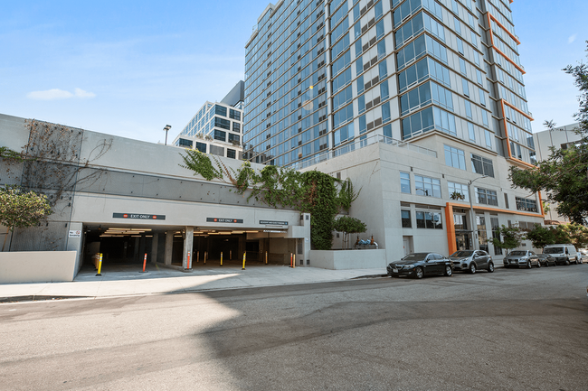 Garage Entrance - Lumina Hollywood