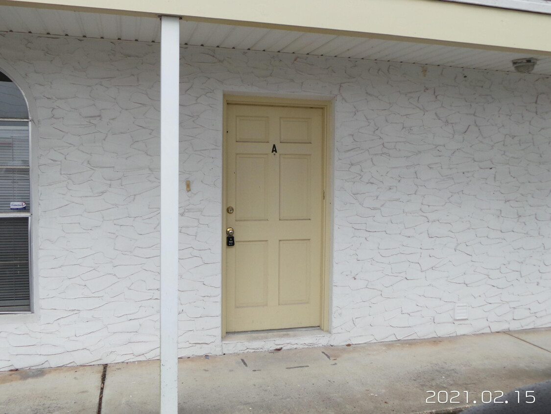 Primary Photo - 203 E John Sims Pkwy
