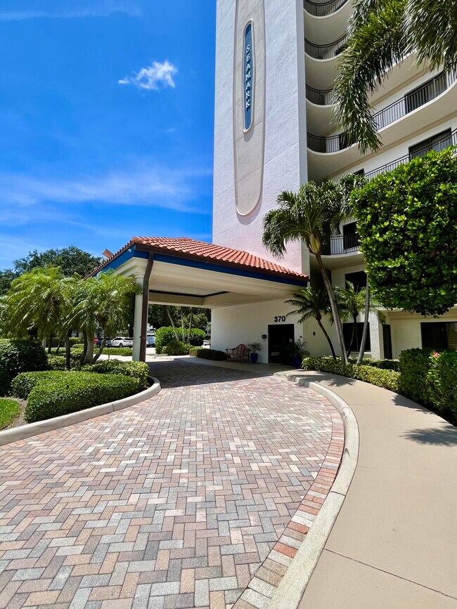 Foto del edificio - 370 Golfview Rd