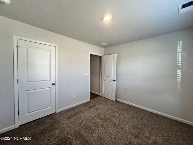 Foto del edificio - 8219 E Highcroft Dr NE