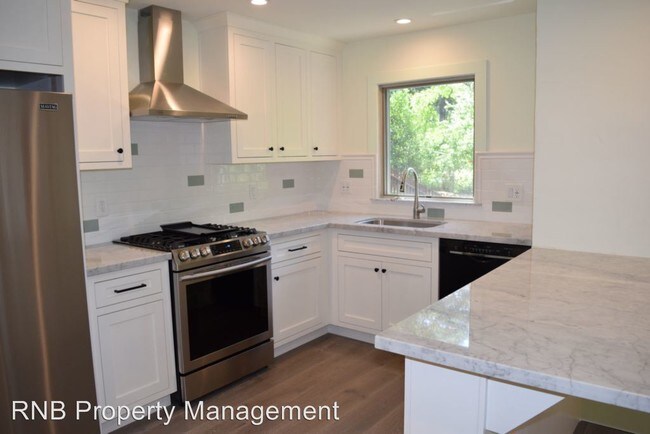 Building Photo - 3 br, 2.5 bath House - 7626 Southcliff Drive