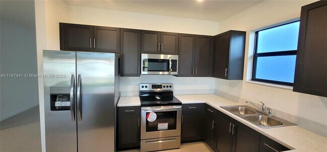 Building Photo - 13337 SW 284th Ter