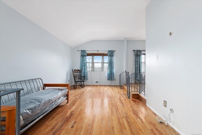 Building Photo - 91-14 162nd Ave