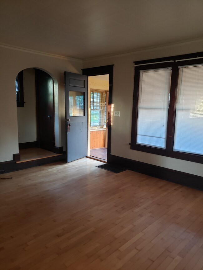 Foto del edificio - 424 W Spring St