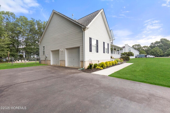 Building Photo - 6 Kindling Way