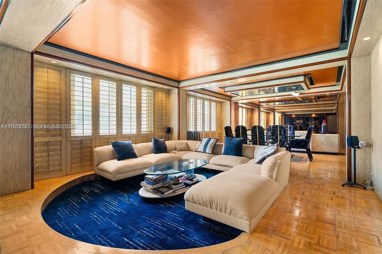 Foto principal - 11111 Biscayne Blvd