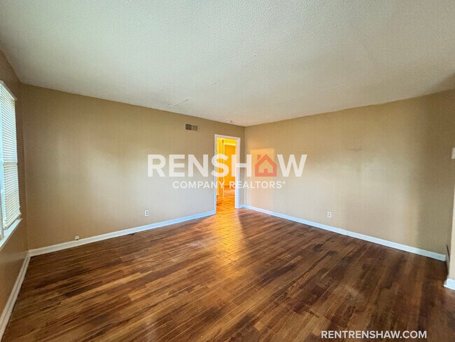 Building Photo - 1593 E Holmes Rd