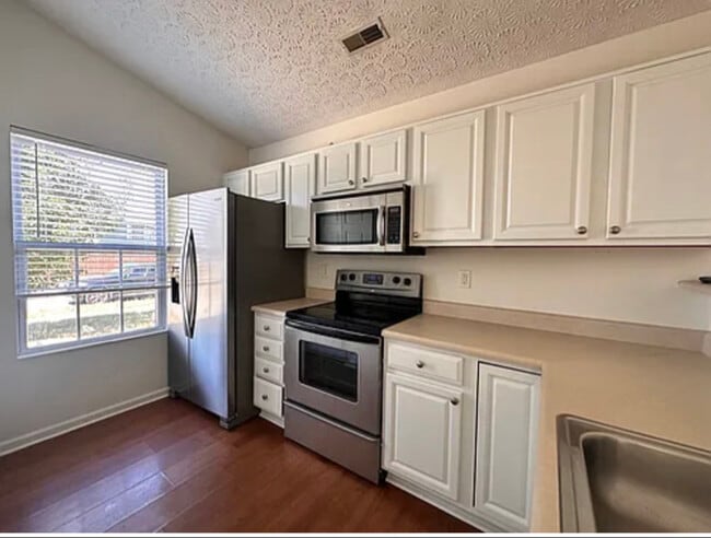 Foto del edificio - 2844 Sussex Pl Dr