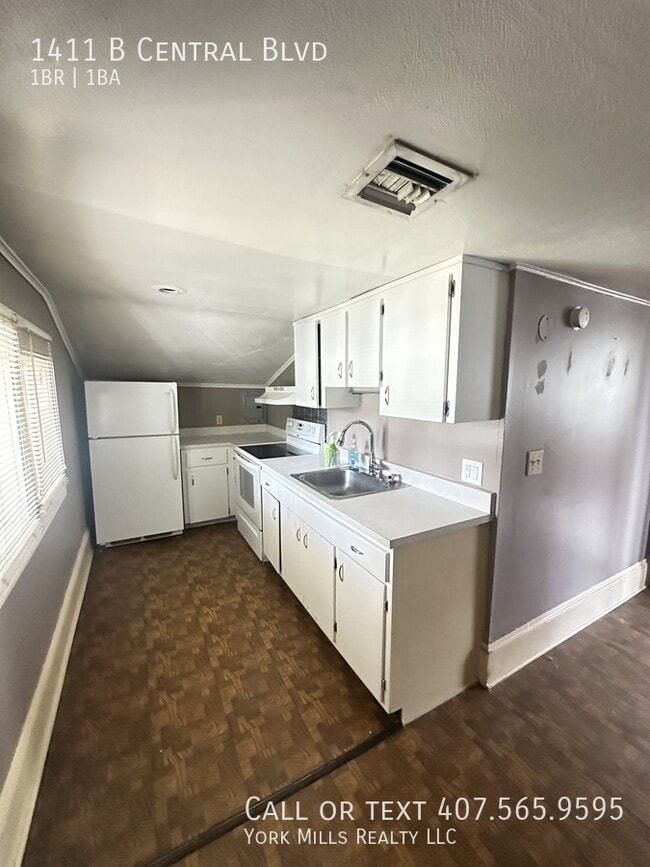 Photo - 1411 E Central Blvd House