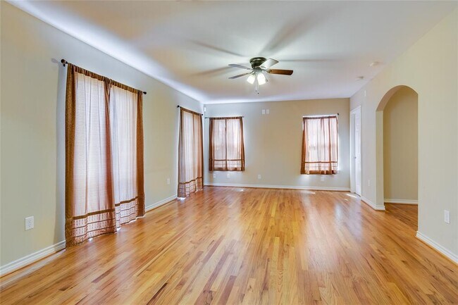 Foto del edificio - 3320 Rosedale St