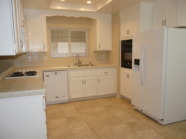 Building Photo - Charming 4 Bedroom 2 Bathroom Home in the ...