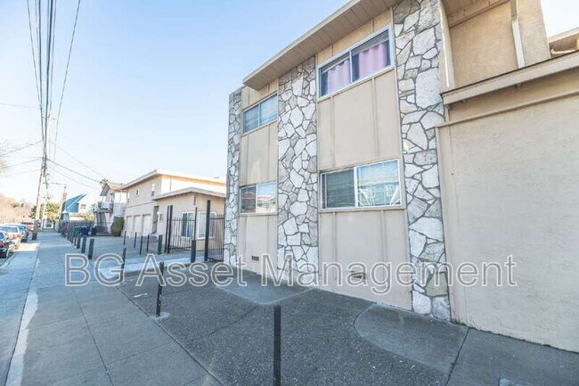 Building Photo - 152 Marina Way