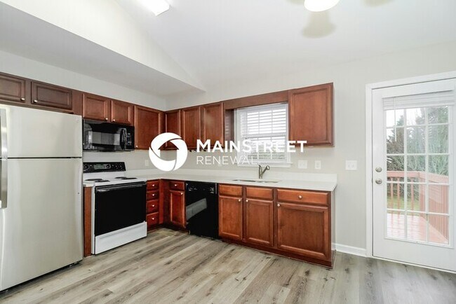 Foto del edificio - 3 Bedroom Pet-Friendly Home in High Point, NC with Main Street Renewal