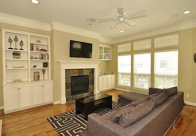 Building Photo - 3927 Floyd St