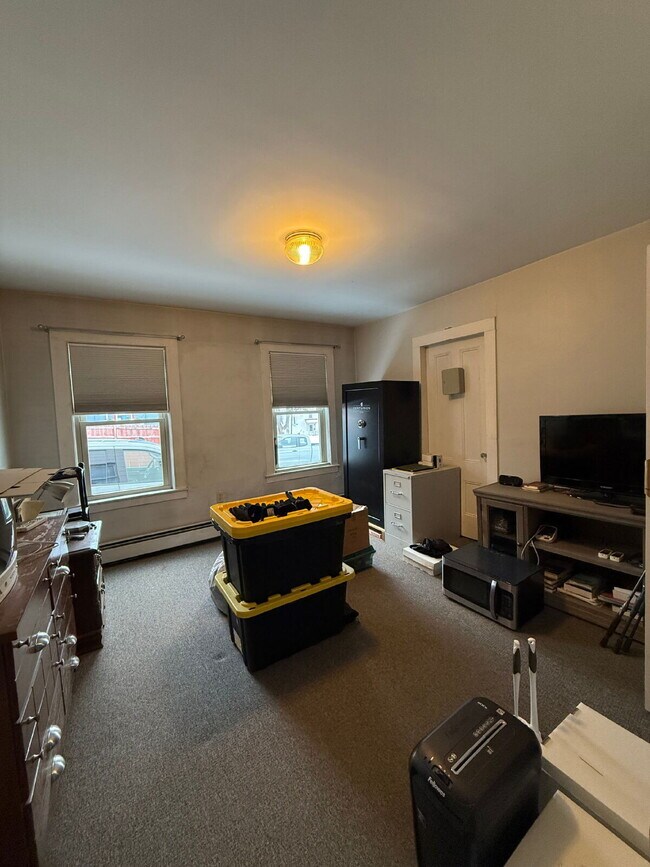 Foto del edificio - Tour 5/28 1:30pm. First Floor 1-Bedroom Ap...