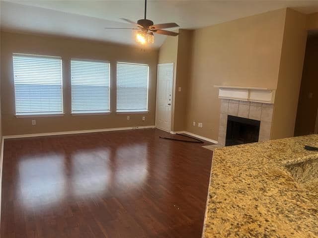 Building Photo - 3008 Cantura Dr