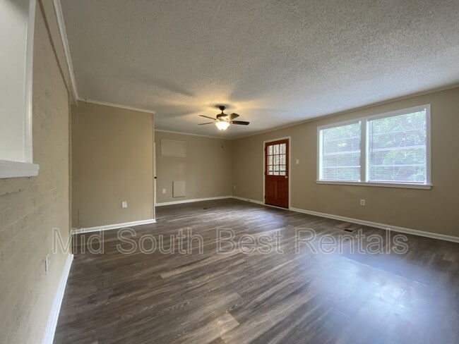 Building Photo - 3611 England St