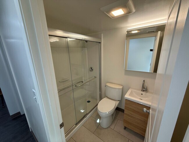 Foto del edificio - 9/1 Renovated 1BR with laundry in unit nea...