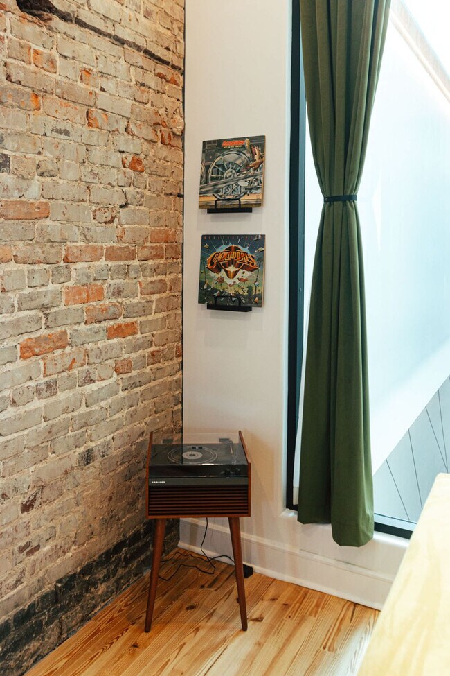 Building Photo - 1911 3rd Ave N