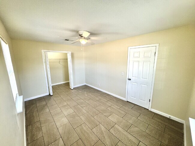 Foto del edificio - 1 bedroom 1 bathroom triplex unit