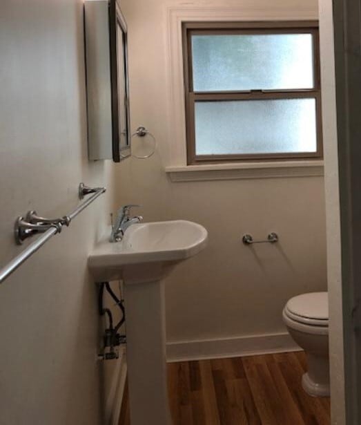 Remodeled bath W/shower over Tub. - 1542 Arch St
