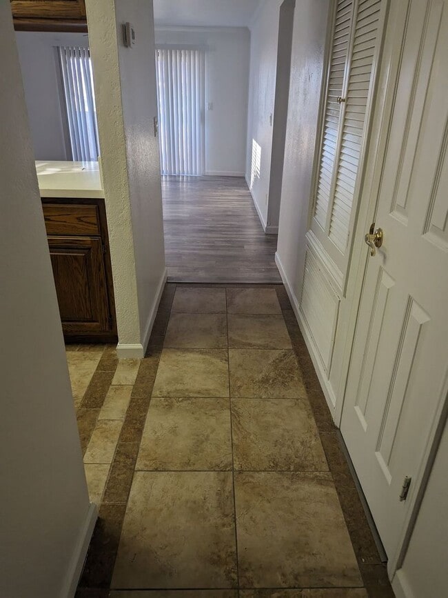 Building Photo - Newly Remodeled 2 Bedroom Condo at Rivervi...