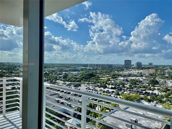 Foto del edificio - 18800 NE 29th Ave