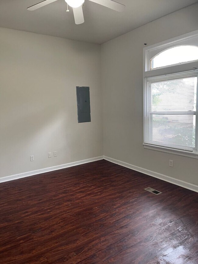 Foto del edificio - Lease Starts June 1. No rent until July!!