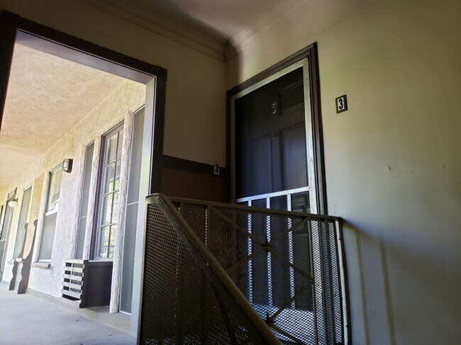 Foto del edificio - 6848 Camrose Dr
