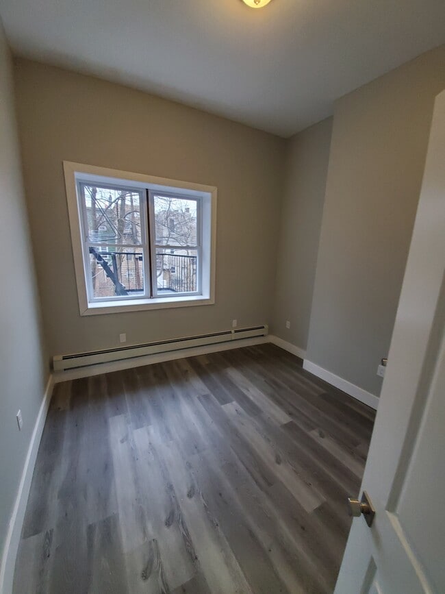 Building Photo - 372 Forrest St