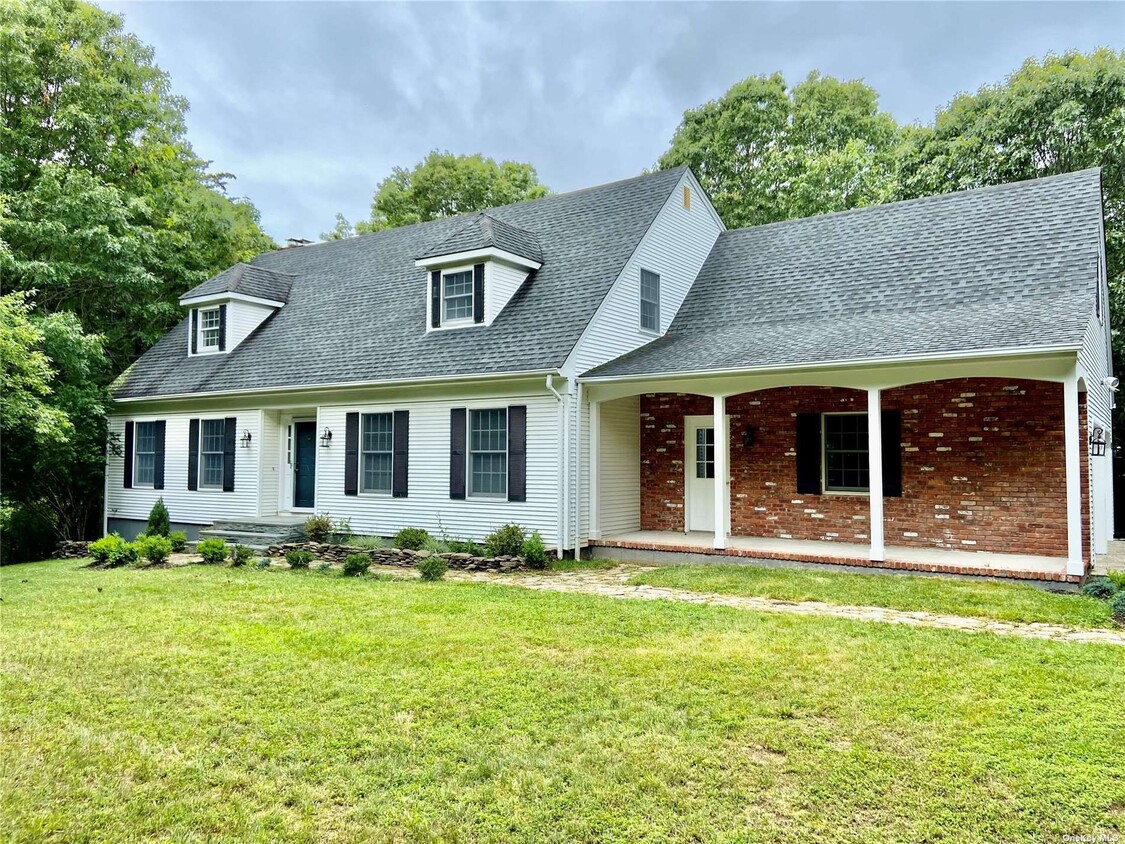 Primary Photo - 595 Reydon Dr