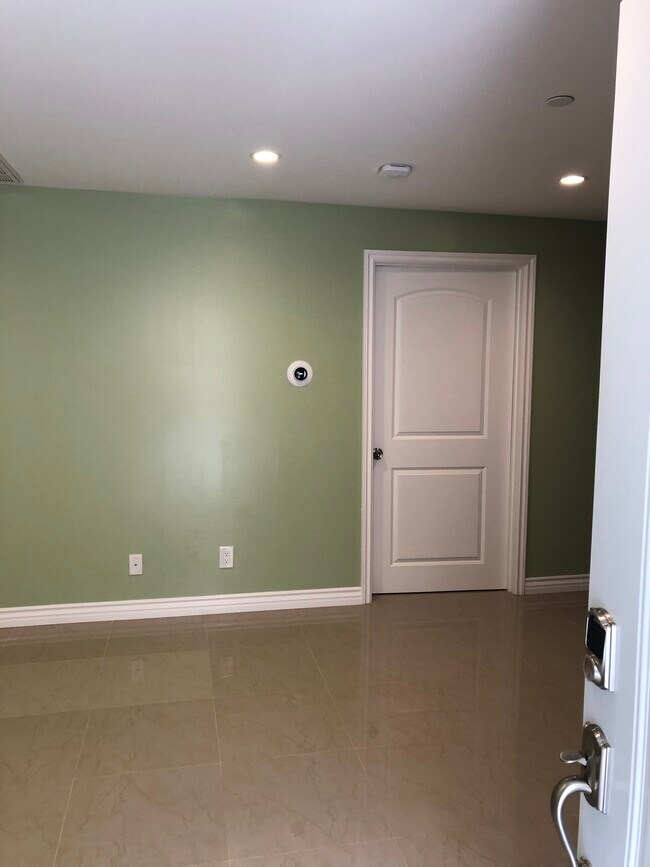 Foto del edificio - 16359 Bamboo St
