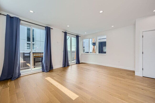 Building Photo - Immaculate 3 Bed 2.25 Bath BRAND NEW CONST...