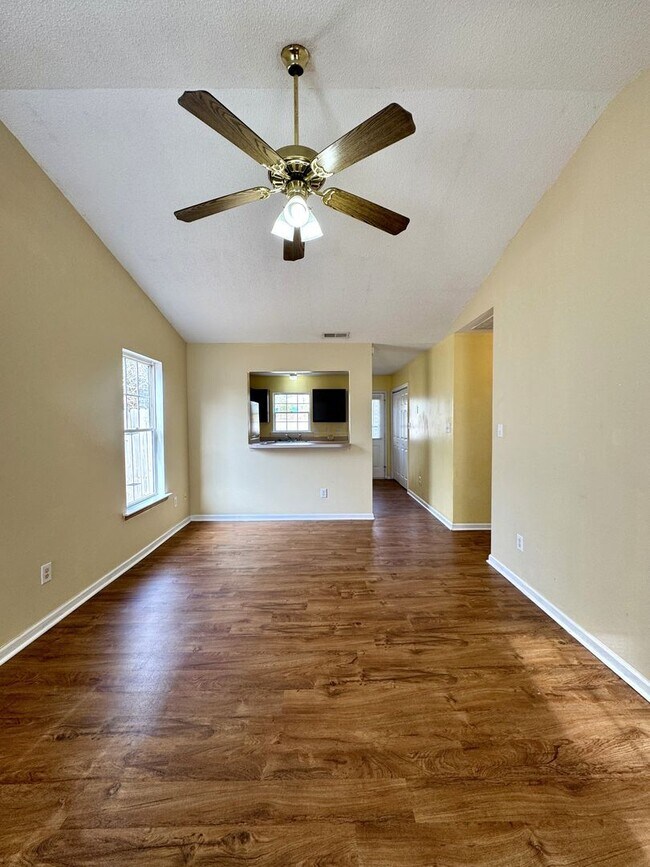 Foto del edificio - Adorable 2BR/2 Bath Duplex!