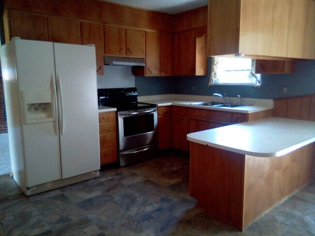 Foto del edificio - Knoxville 37918 - Beautiful 3 bedroom, 1.5 bath, brick rancher - Call Sharon Arnwine (865) 313-7215