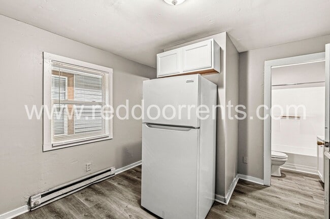 Building Photo - Affordable Comfort & Style Near Downtown I...