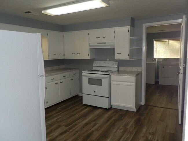 Foto del edificio - 1505 W Main St