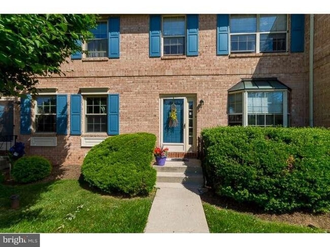 Photo - 137 Discovery Ct Townhome