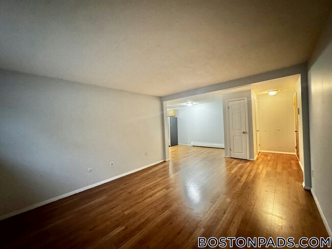 Building Photo - 715 N Main St