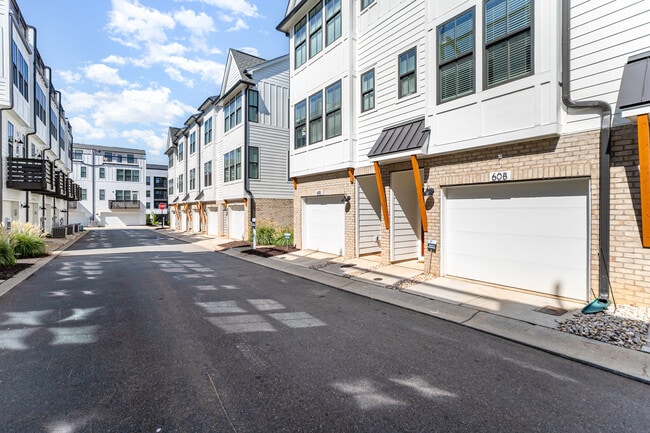 Building Photo - 608 Old Dominion Dr