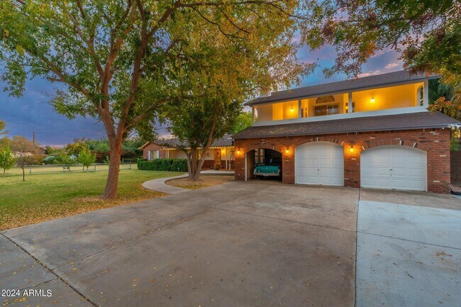 Building Photo - 1635 W Frier Dr