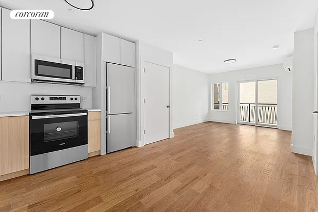 Foto principal - 61 Clarkson Ave
