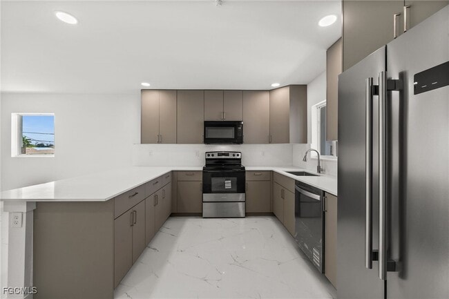 Building Photo - 721 SW 30th Terrace