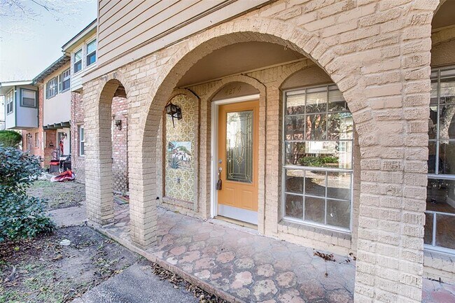 Building Photo - 427 Sunset Dr