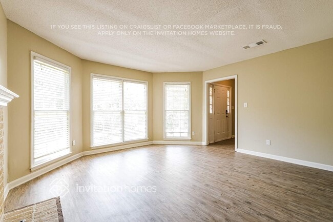 Foto del edificio - 4896 High Forest Dr
