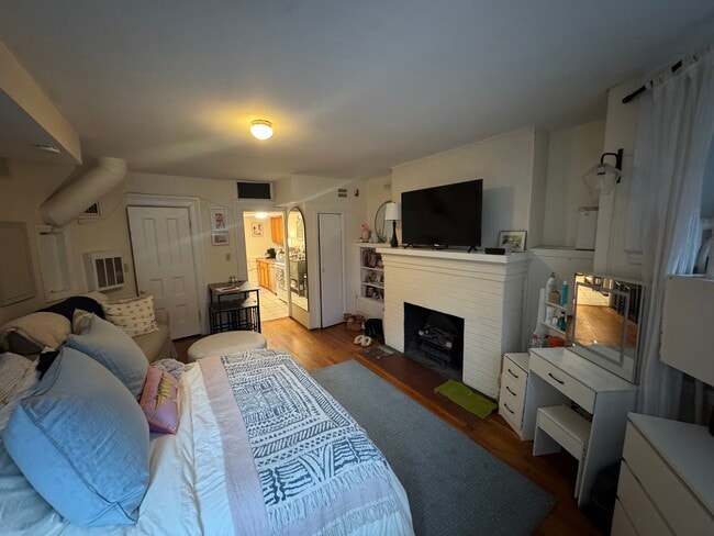 Building Photo - 472 Beacon St