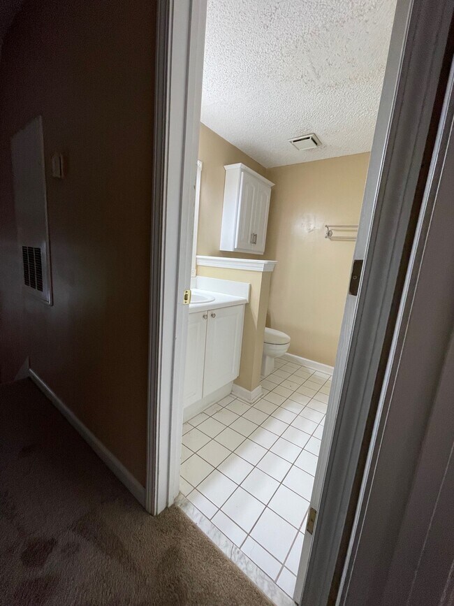 2011 Stokes Ln, Nashville, TN 37215 Condo for Rent in Nashville, TN