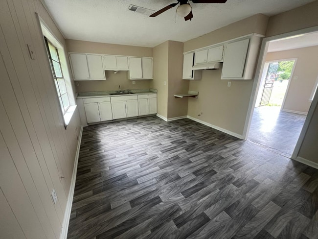 Building Photo - 3058 Lenta Cove