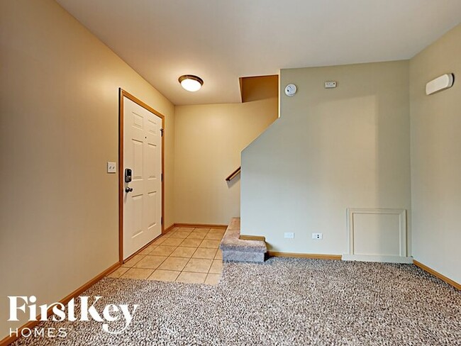 Foto del edificio - 1692 Maple Park Ln