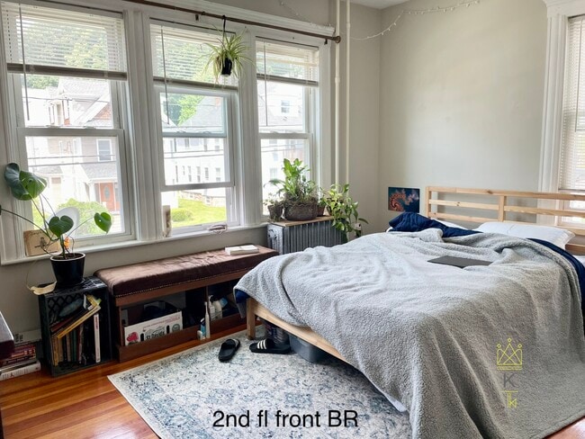 Building Photo - 136 Brooks St
